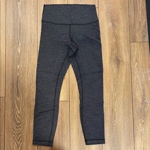 Lululemon women’s Wunder Under 25”Black patterned High-Waisted Leggings
